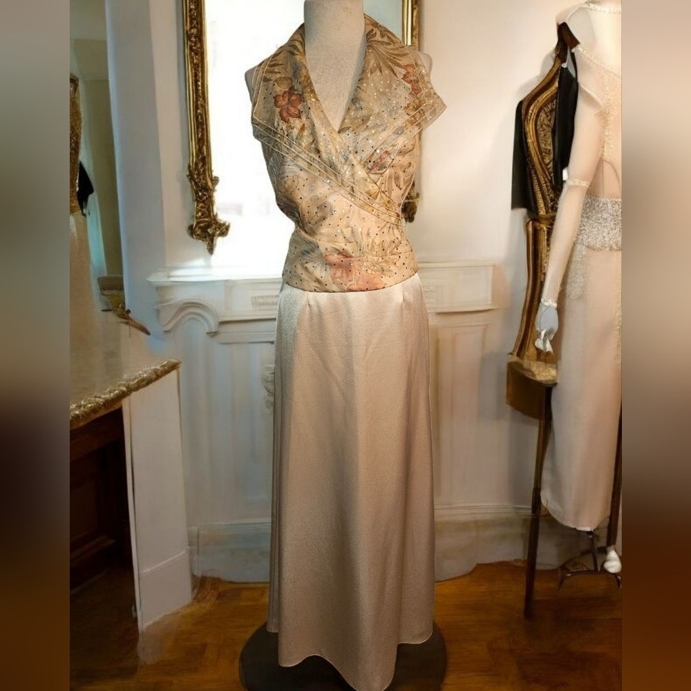Gold and Cream, Two Piece Set. Skirt And Top. Sequined Detail. Size 10. - Picture 2 of 4